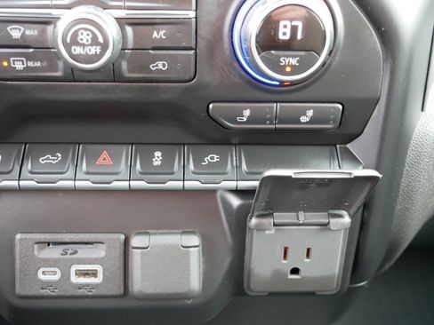 Used 2021 Chevrolet Silverado 1500 LT w/ Z71 Off-Road Package image 32