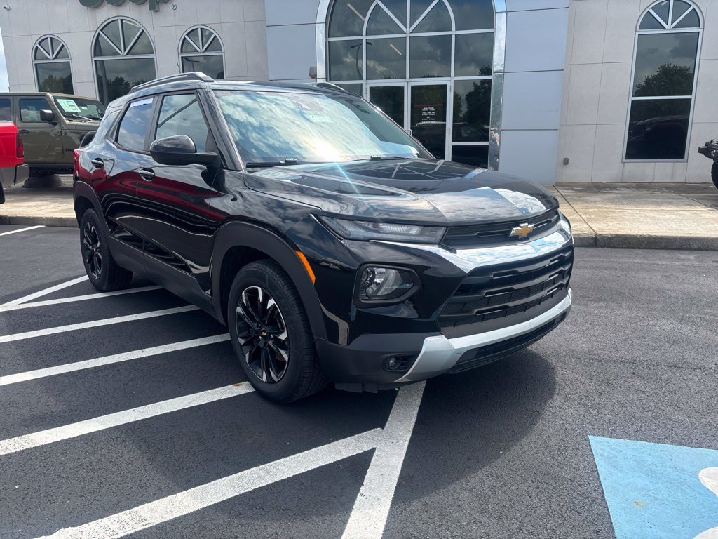 Used 2021 Chevrolet TrailBlazer LT w/ Convenience Package FWD image 3