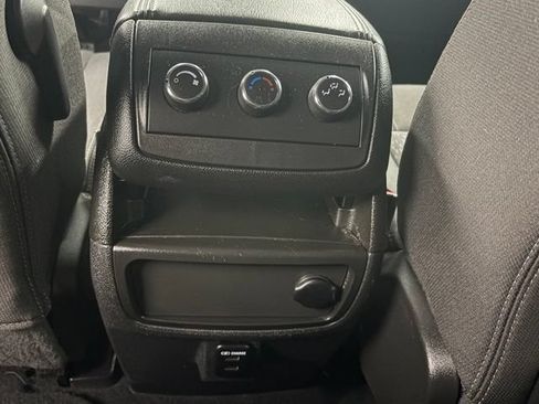 Used 2015 GMC Acadia SLE AWD/4WD image 9