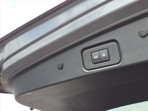 Used 2025 Nissan Pathfinder SL image 27