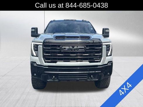Used 2025 GMC Sierra 2500 AT4X image 2