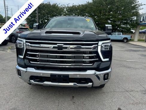 Used 2026 Chevrolet Silverado 3500 LTZ w/ LTZ Plus Package AWD/4WD image 10