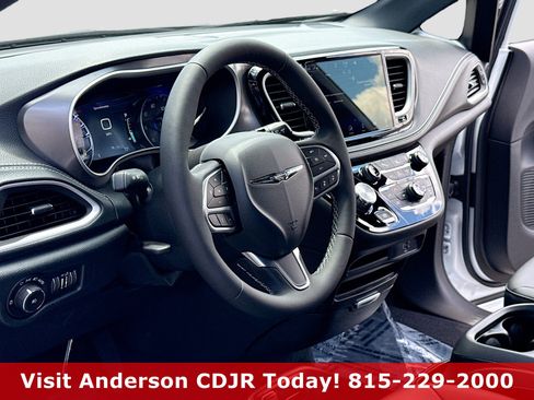 New 2026 Chrysler Pacifica Select FWD image 4