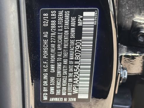 Used 2018 Porsche Macan AWD/4WD image 35