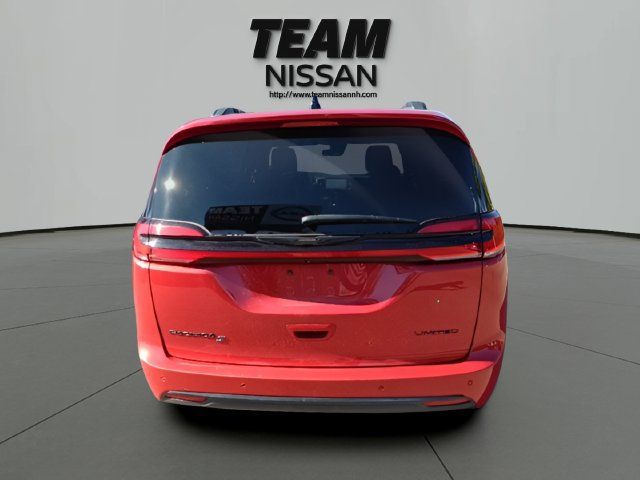 Used 2025 Chrysler Pacifica Limited FWD image 5