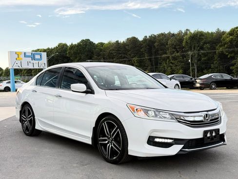Used 2017 Honda Accord Sport image 7