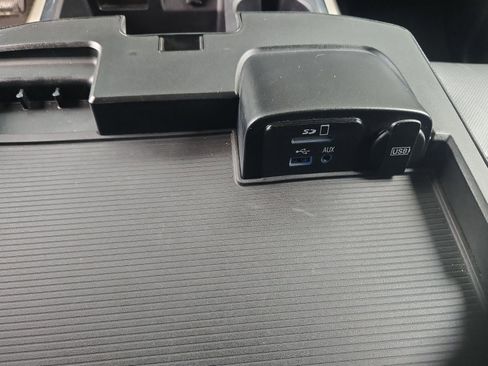 Used 2013 RAM 1500 Laramie w/ Convenience Group image 19