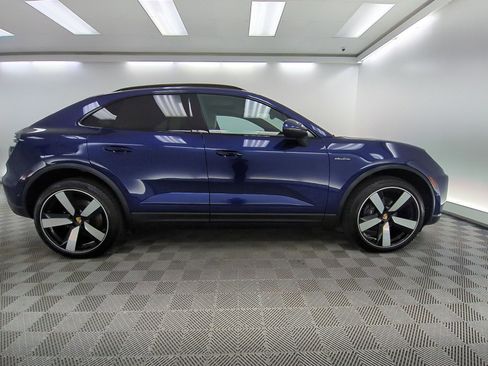 Certified 2025 Porsche Macan 4 Electric AWD/4WD image 8