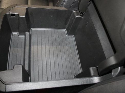 Used 2025 GMC Yukon Denali w/ Advanced Technology Package image 29