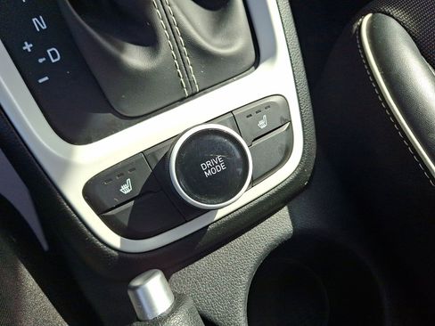 Certified 2022 Hyundai Venue Limited image 25