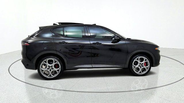 Used 2024 Alfa Romeo Tonale Veloce AWD/4WD image 10