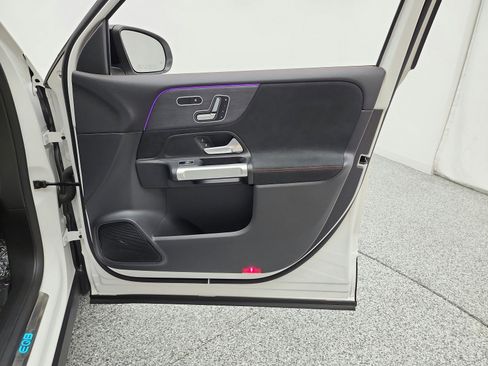 Used 2023 Mercedes-Benz EQB 300 4MATIC image 20