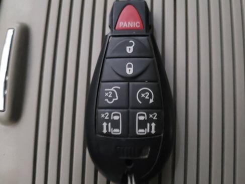 Used 2017 Dodge Grand Caravan SXT FWD image 32