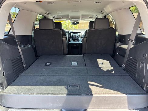 Used 2020 Cadillac Escalade 2WD image 10