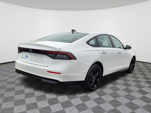 Used 2025 Honda Accord SE image 4