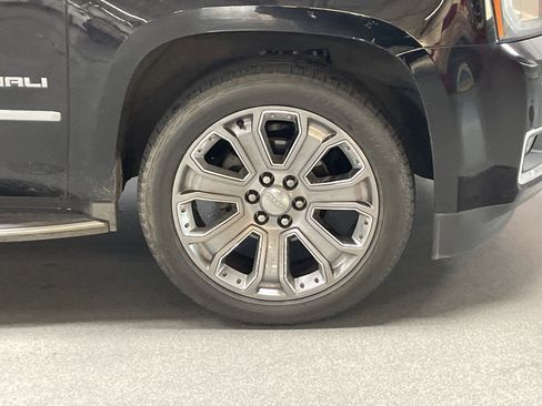 Used 2015 GMC Yukon Denali image 3