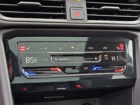 New 2026 Volkswagen Taos SE FWD image 15