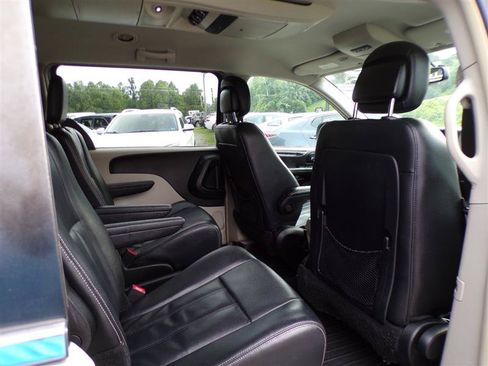 Used 2014 Chrysler Town & Country Touring FWD image 23