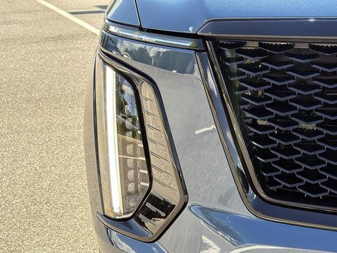 Used 2025 Cadillac Escalade Sport Platinum w/ LPO, ONYX Package AWD/4WD image 9