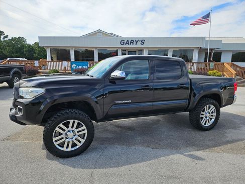 Used 2016 Toyota Tacoma SR5 w/ SR5 Appearance Package (SN) AWD/4WD image 2