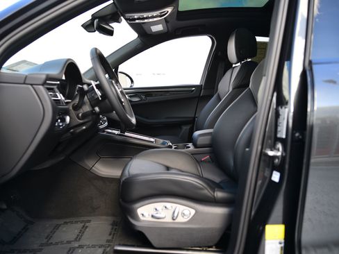 New 2026 Porsche Macan image 5