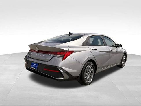 New 2025 Hyundai Elantra Blue image 5