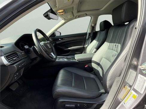Used 2019 Honda Accord Touring image 13
