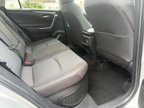 Used 2025 Toyota RAV4 XLE AWD/4WD image 12