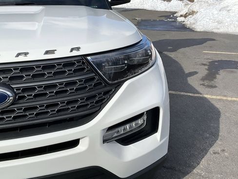 Used 2023 Ford Explorer XLT w/ Equipment Group 202A image 2