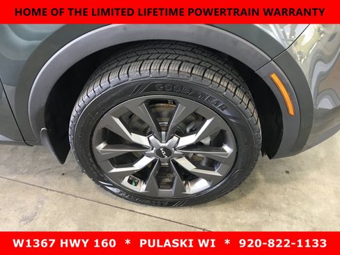 Used 2023 Kia Sorento AWD image 3