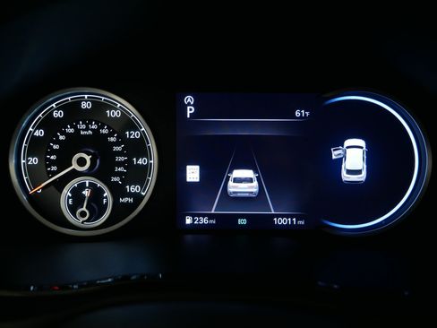 Certified 2025 Genesis GV70 2.5T AWD/4WD image 21