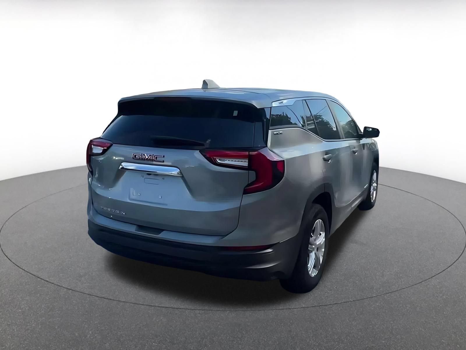 Used 2024 GMC Terrain SLE FWD image 13