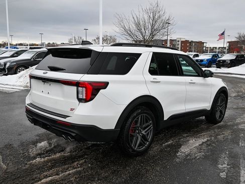 Used 2025 Ford Explorer ST image 4