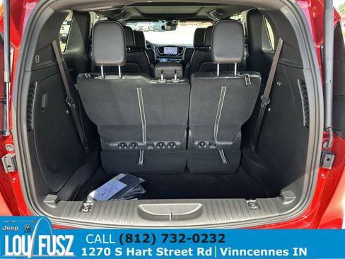 New 2026 Chrysler Pacifica Select image 9