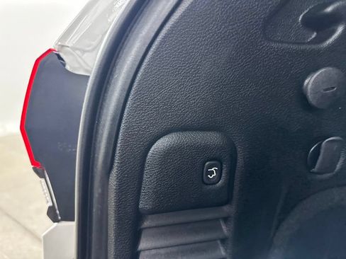Used 2019 Jeep Grand Cherokee Laredo AWD/4WD image 31