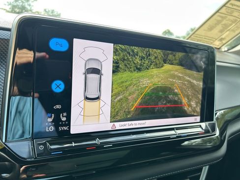 Used 2025 Volkswagen Atlas Cross Sport SEL image 30