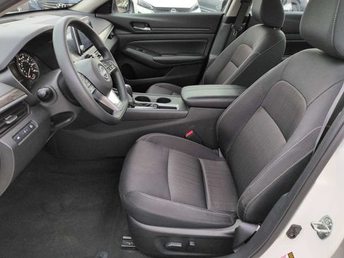 Used 2025 Nissan Altima 2.5 SV FWD image 16