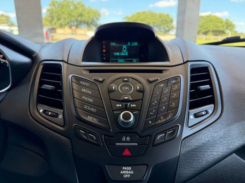 Used 2017 Ford Fiesta SE image 14