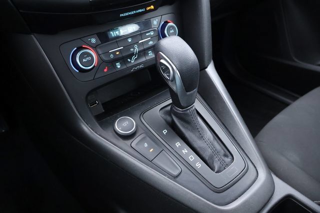 Used 2017 Ford Focus SEL w/ Cold Weather Package FWD image 14