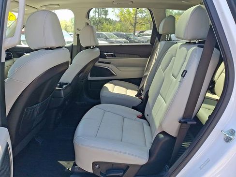 Certified 2024 Kia Telluride SX w/ Towing Package FWD image 12