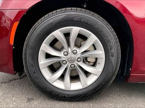 Used 2023 Chrysler 300 Touring image 8