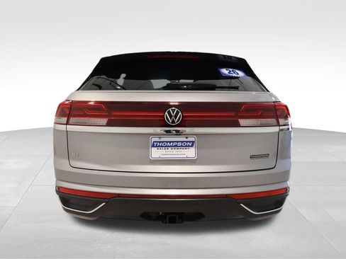 Used 2026 Volkswagen Atlas Cross Sport SE FWD image 3