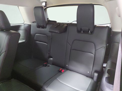 Used 2025 Nissan Pathfinder SL AWD/4WD image 24