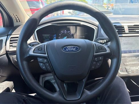 Used 2020 Ford Fusion SE FWD image 20