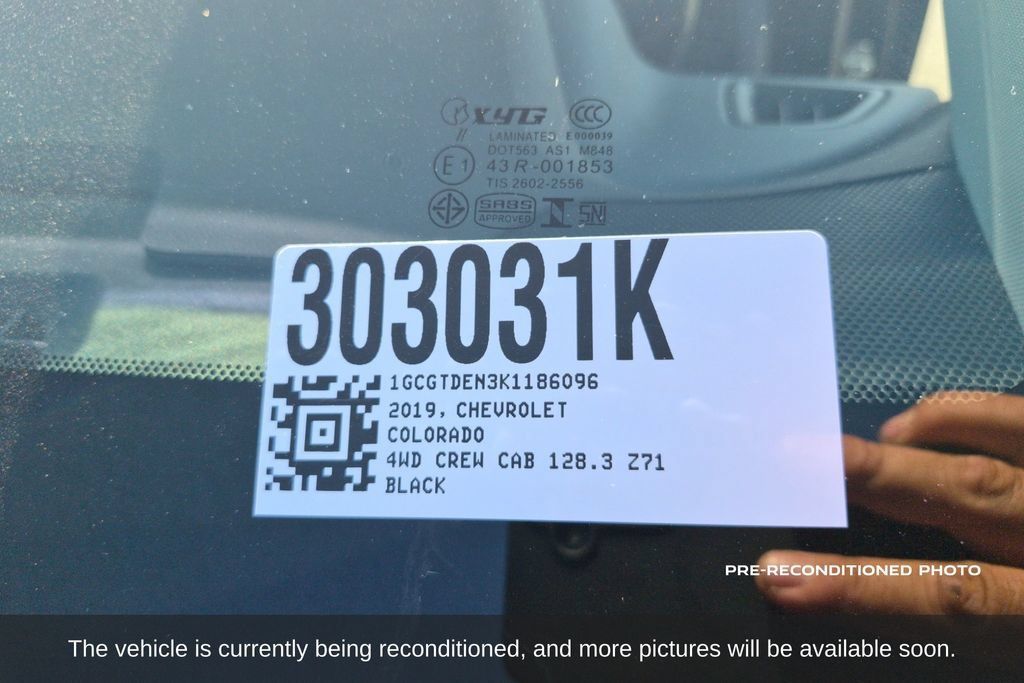 Used 2019 Chevrolet Colorado Z71 w/ Z71 Midnight Edition AWD/4WD image 19