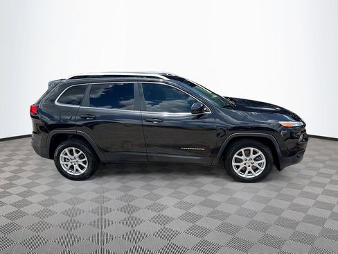 Used 2016 Jeep Cherokee Latitude w/ Safety/Convenience Group FWD image 5