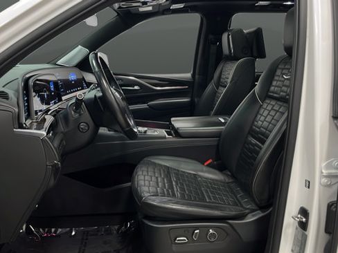 Used 2023 Cadillac Escalade ESV Sport Platinum w/ LPO, ONYX Package AWD/4WD image 9