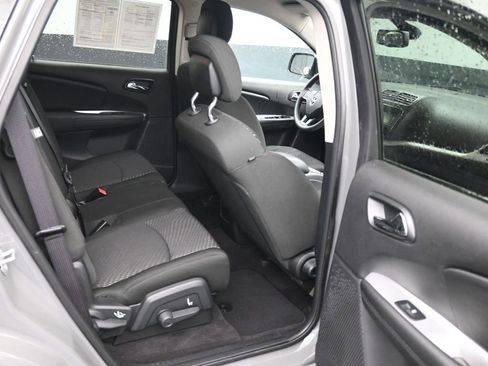 Used 2019 Dodge Journey SE image 15