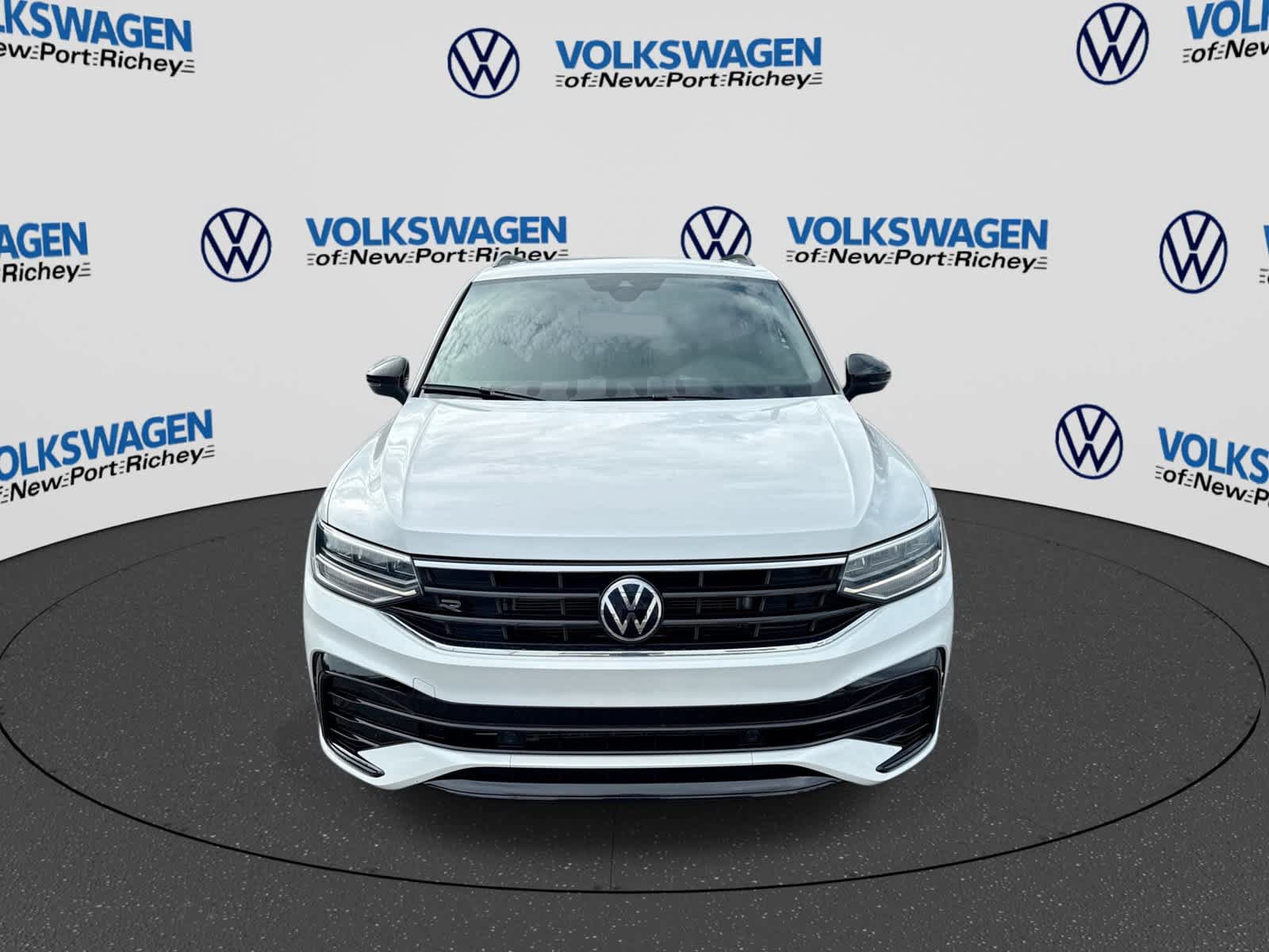 Used 2024 Volkswagen Tiguan SE R-Line FWD image 17