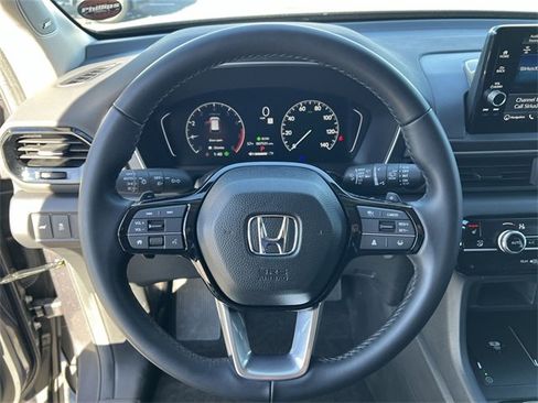 Used 2025 Honda Pilot Touring image 11